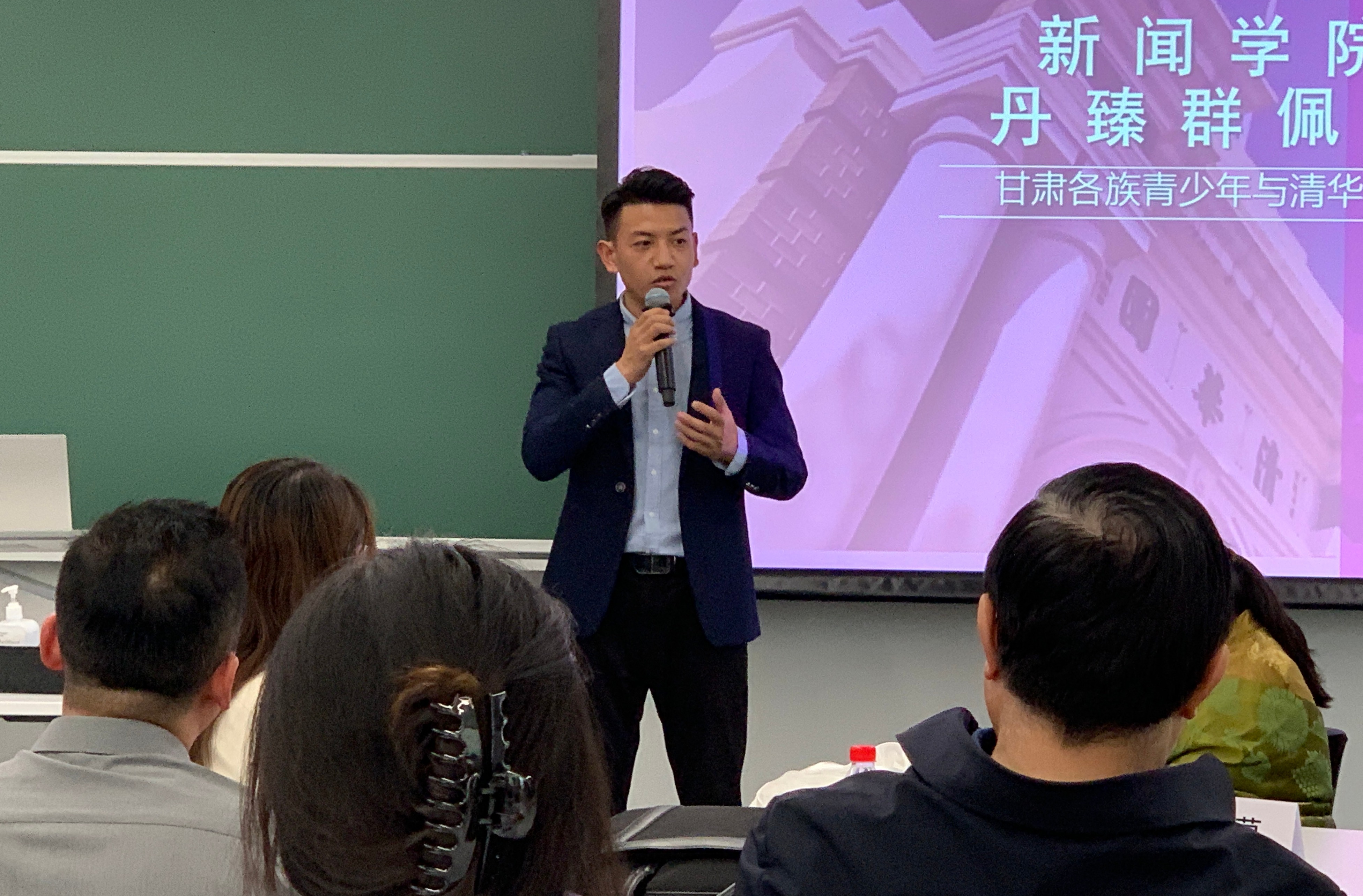 20230410-甘肃与清华各族学子共建交流-南彬-藏族学生丹臻群佩做民族团结主题演讲.jpg